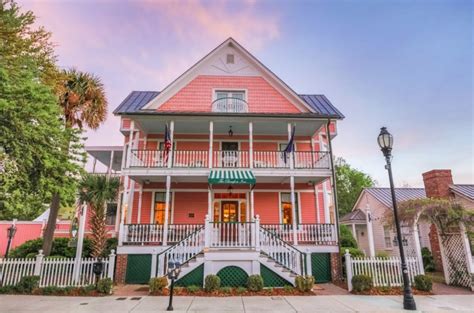 Beaufort inn beaufort sc - Beaufort Inn's Rhett Cottage Double Double Room features a large sitting porch that overlooks the enchanting Palmetto Courtyard in downtown Beaufort, SC. 843-379-4667; Book Now. Go to our facebook account Go to ...